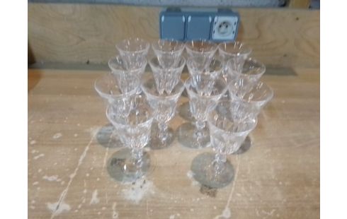 VERRES A PIED  LE LOT