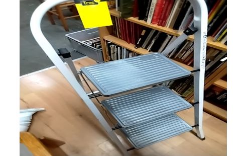 ESCABEAU 3 marches état neuf