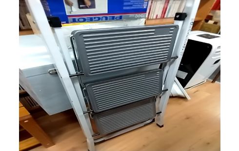 ESCABEAU 3 marches état neuf