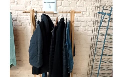 PORTE MANTEAU bois/tringle