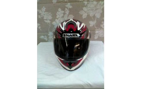 MOTORRADHELM <SHARK> ROT-WEISS-SCHWARZ