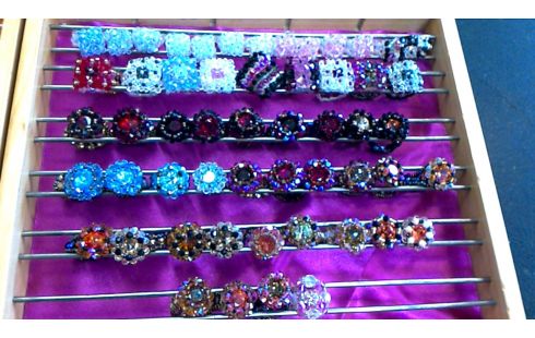 BAGUE EN CRISTAL DE SWAROVSKI    L' UNE