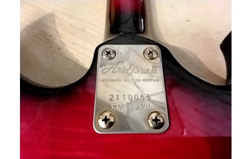 GUITARE ÉLECTRIQUE ARIA DELUXE URCHIN II