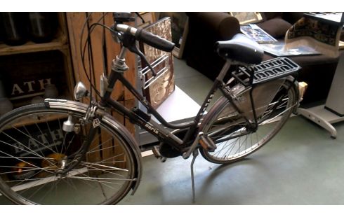 DAMENRAD IM VINTAGE-STIL