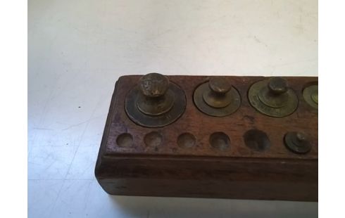 LOT DE POIDS POUR MESURE (MANQUE 5)