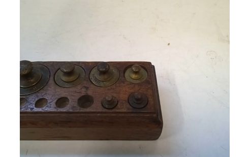 LOT DE POIDS POUR MESURE (MANQUE 5)