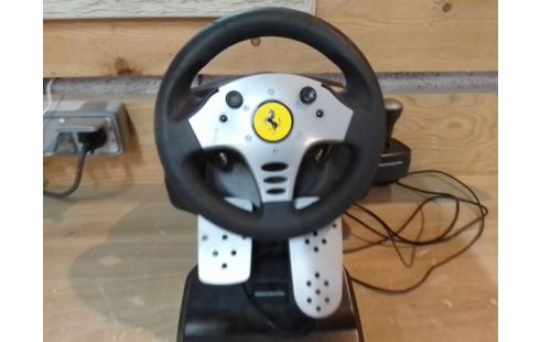VOLANT ET PEDALIER THRUSTMASTER FERRARI PC