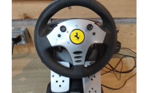 VOLANT ET PEDALIER THRUSTMASTER FERRARI PC
