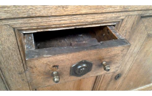 MUEBLE BAJO. ANTIGUO ROBLE 4 PUERTAS 1 CAJÓN