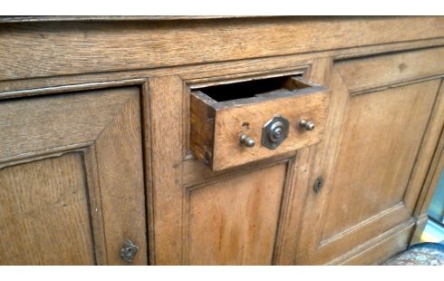 MUEBLE BAJO. ANTIGUO ROBLE 4 PUERTAS 1 CAJÓN