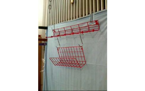 GARDEROBE INKL. ZEITUNGSSTÄNDER ROT