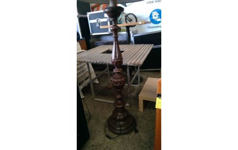 STAANDE LAMP GEBEELDHOUWD