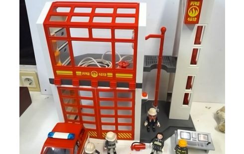PLAYMOBIL CASERNE DE POMPIER