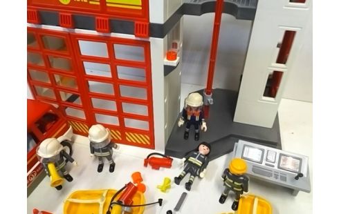 PLAYMOBIL CASERNE DE POMPIER
