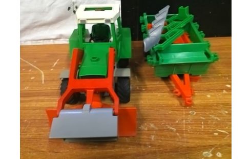 PLAYMOBIL TRACTEUR VERT AVEC REMORQUE