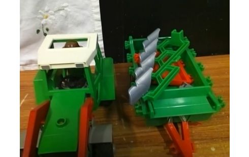 PLAYMOBIL TRACTEUR VERT AVEC REMORQUE