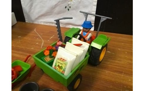 PLAYMOBIL HORTICULTEUR AVEC TRACTEUR