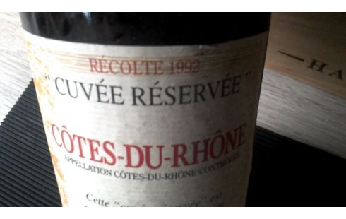 FLES WIJN 1992. GAULT MILLAU COTES-DU-RHONE