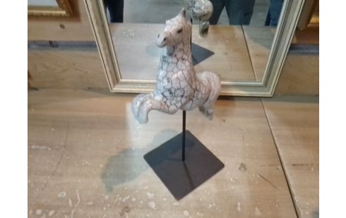 DECORATION STATUE CHEVAL SUR SOCLE CERAMIQUE