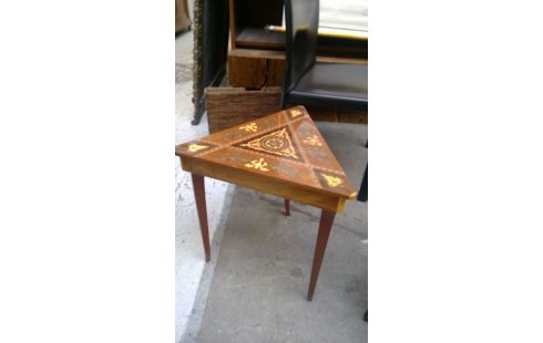 MESA AUXILIAR TRIANGULAR