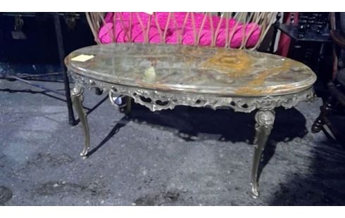 MESA BAJA OVALADO MÁRMOL