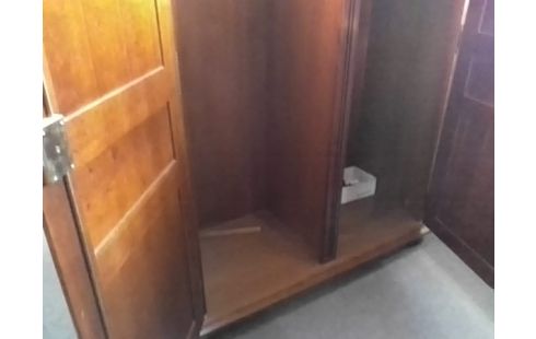ARMOIRE 2P MERISIER AVEC 2 PENDERIES