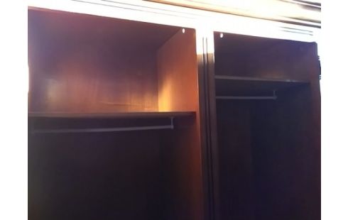 ARMOIRE 2P MERISIER AVEC 2 PENDERIES