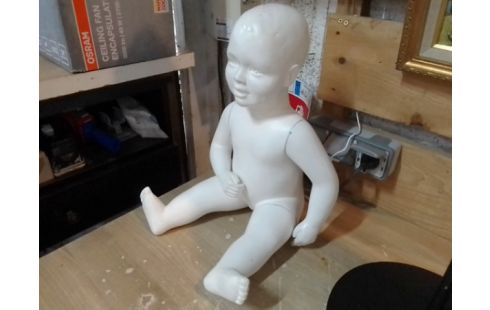 MANNEQUIN BEBE EN L'ETAT