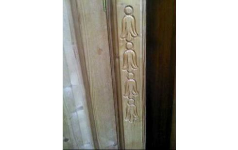 VERTIKO HOLZ HELL 2-TÜRIG 1-SCHUBL. VERZIERT