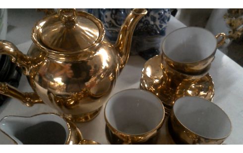 KOFFIESERVIES GOUD MET
