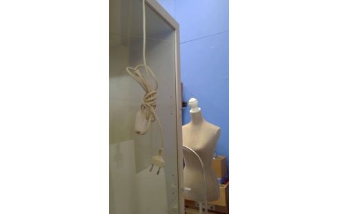 VITRINEKAST GLAS, MET