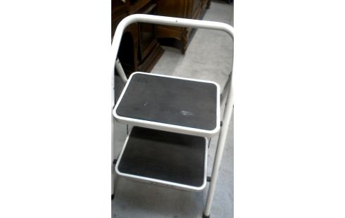 TRITTLEITER 1 WEISS METALL