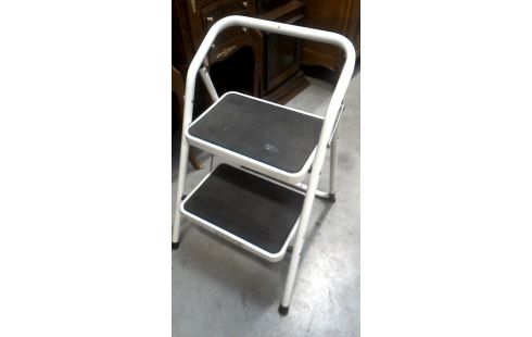 TRITTLEITER 1 WEISS METALL