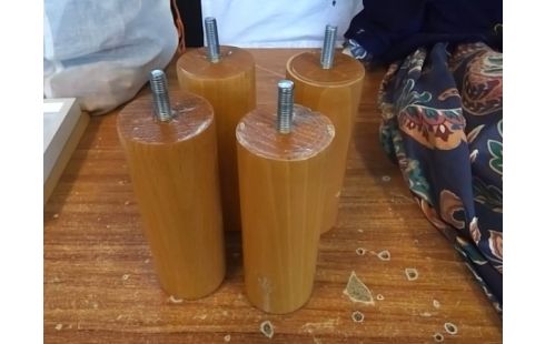 LOT DE 4 PIEDS DE LIT H15