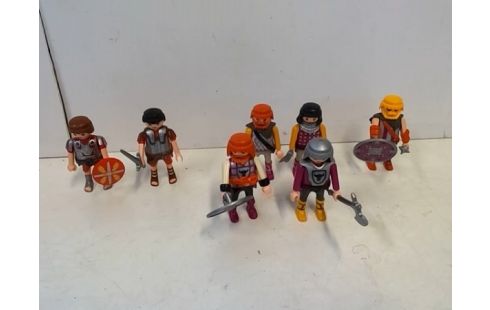 PLAYMOBIL LOT DE PERSONNAGES
