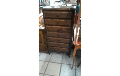 KOMMODE MIT SIEBEN SCHUBLADEN