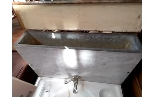 MEUBLE DE TOILETTE ANCIEN AVEC ROBINET