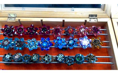 BAGUE EN CRISTAL DE SWAROVSKI    L' UNE