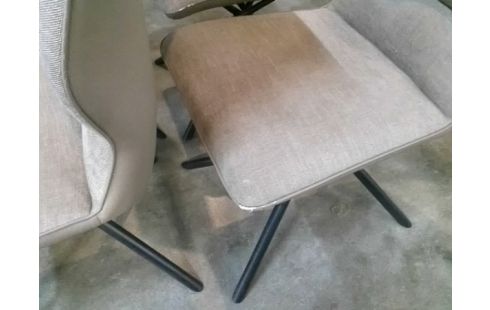 4 CHAISES MODERNE EN L'ETAT