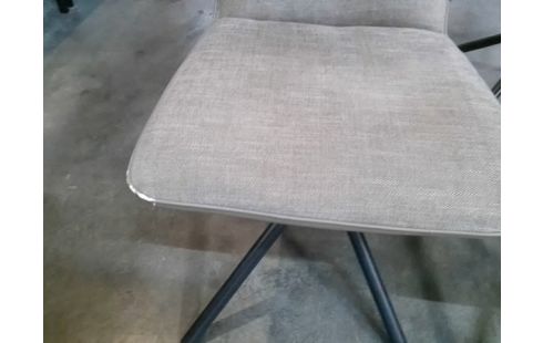 4 CHAISES MODERNE EN L'ETAT