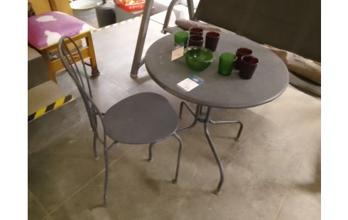 TABLE DE JARDIN + CHAISE