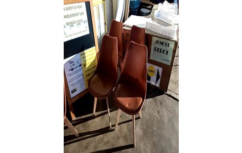 CHAISE VERT OU MARRON L'UNITÉ