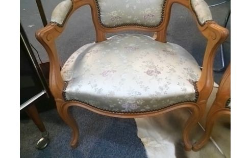 FAUTEUIL STYLE LOUIS XV