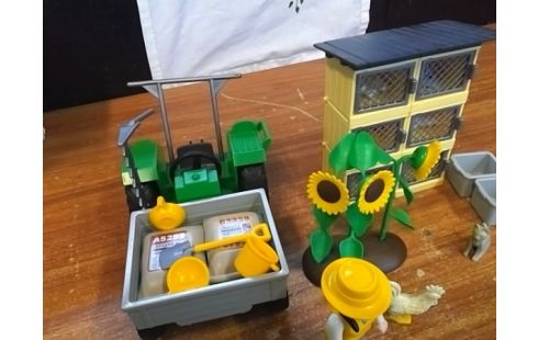 PLAYMOBIL ELEVEUSE AVEC TRACTEUR