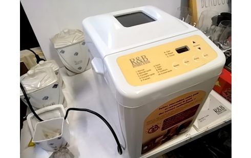 MACHINE A PAIN RIVIERA & BAR