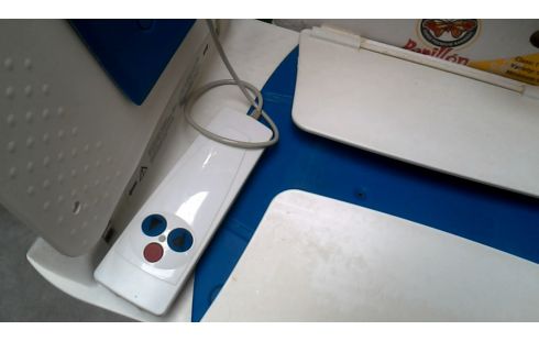 CHAISE ELECTRIQUE BLANCHE BLEUE