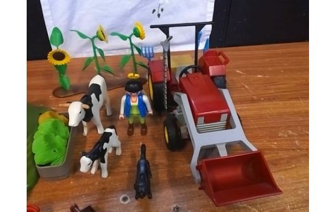 PLAYMOBIL ELEVEUSE AVEC TRACTEUR ET ANIMAUX