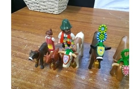 PLAYMOBIL PERSONNAGES AVEC VACHES