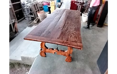 TABLE RECTANGLE BRUTALISTE