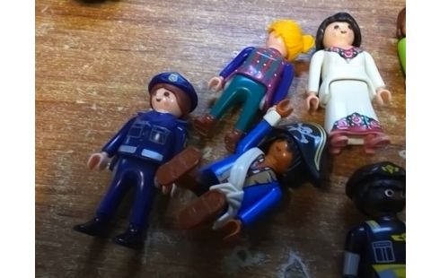 PLAYMOBIL LOT DE 7 PERSONNAGES